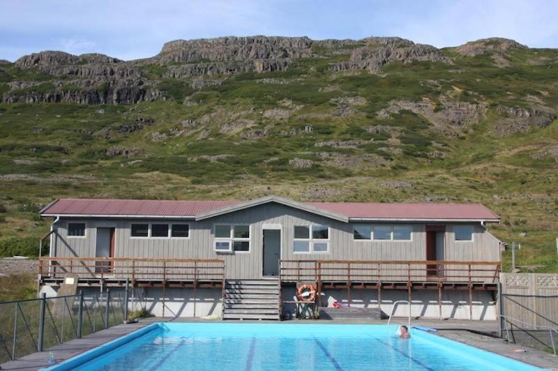 Hotel Laugarholl With Natural Hot Spring Хоульмавик Экстерьер фото